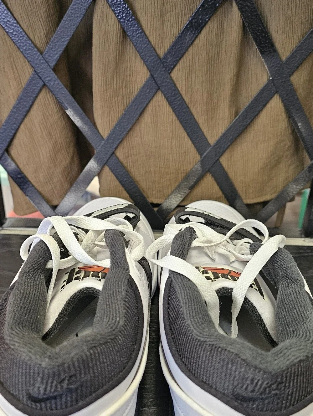 NWOB Nike Men’s White and Black Low-Top Sneakers with Orange Insole Accent